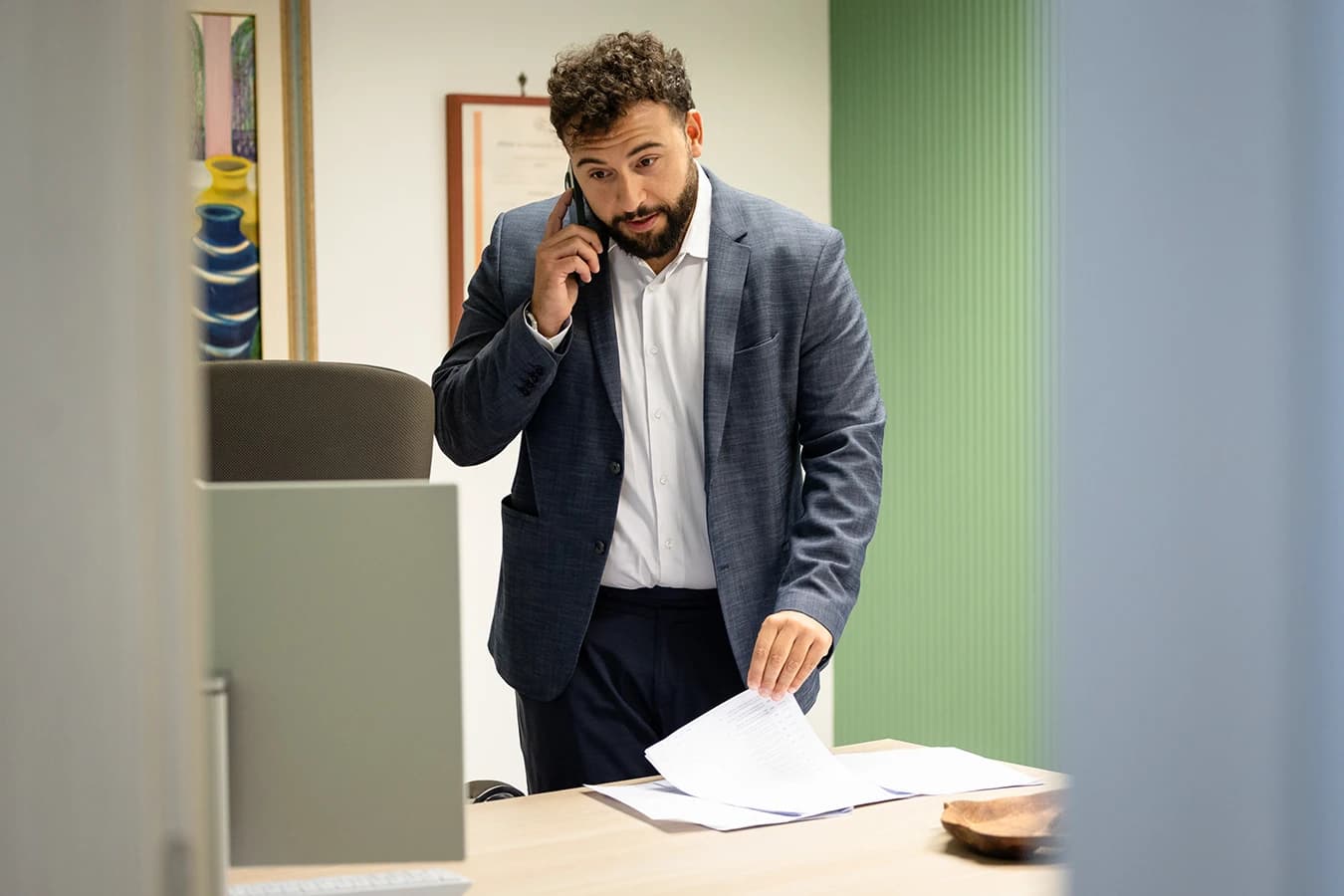 Ambiente dello studio, sala riunioni con il team al lavoro